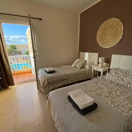 Modern Town House With Sea And Pool Views 科斯塔卡莱塔